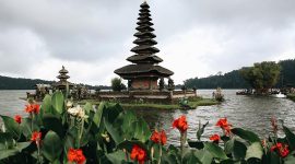 Ada kekhawatiran mengenai dampak pariwisata terhadap sumber daya air di Bali, serta tekanan yang ditimbulkan oleh sejumlah besar wisatawan terhadap situs budaya dan atraksi alam.