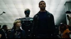 Real Steel - Max, Atom, Charlie Kenton,
(source : screencapture dari Video Real Steel)