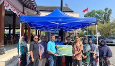 Serah Terima Incinerator Pintar Oleh Ketua LPPM UAD, Prof. Ir. Anton Yudhana, S.T., M.T., Ph.D ke Kalurahan Caturharjo (foto LPPM UAD)